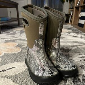 Size 2 waterproof youth bogs. Used
